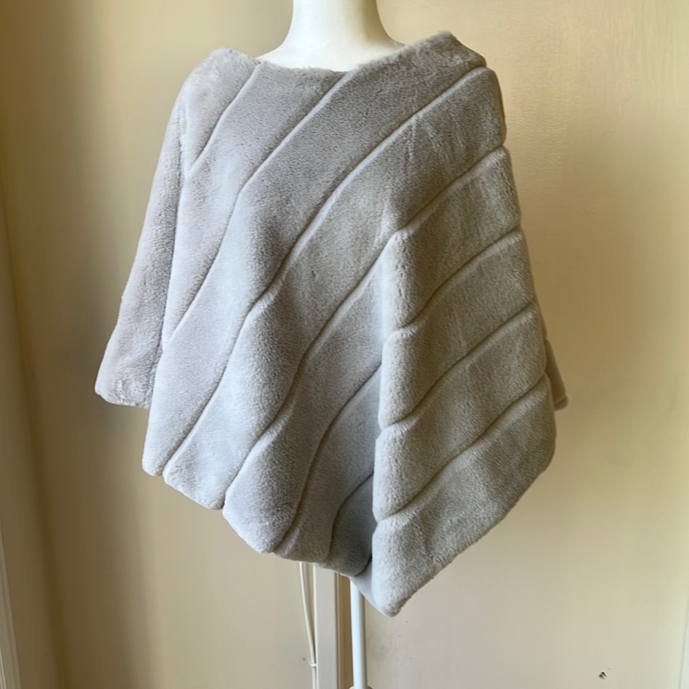 New Grey Tourance Poncho Florence Faux Fur